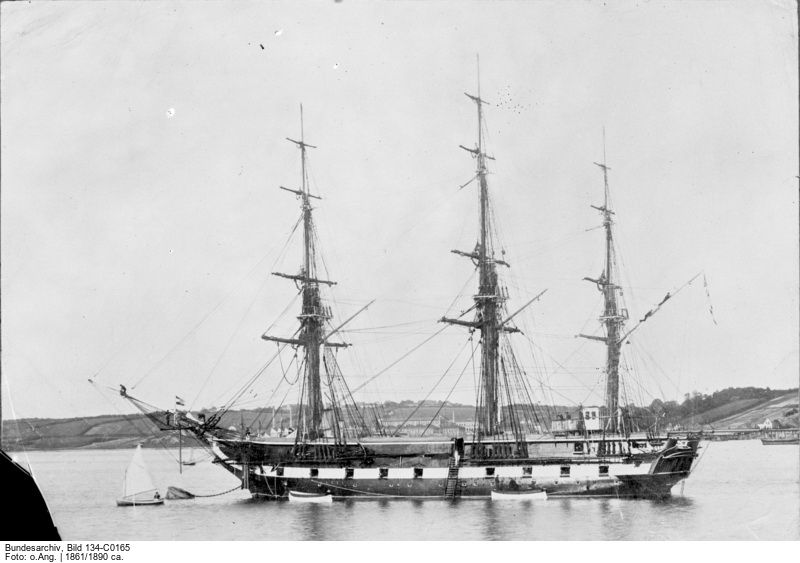 Segelfregatte (Schulschiff) SMS "Niobe" an Boje