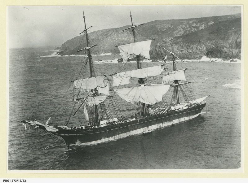 Die Alexander Yeats gestrandet vor Gurnard's Head (State Library of South Australia, PRG 1373/13/83)