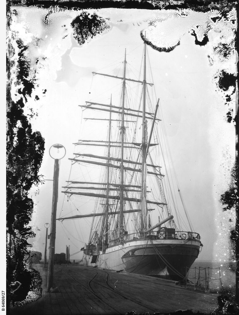 Die PENANG in unbekanntem Hafen